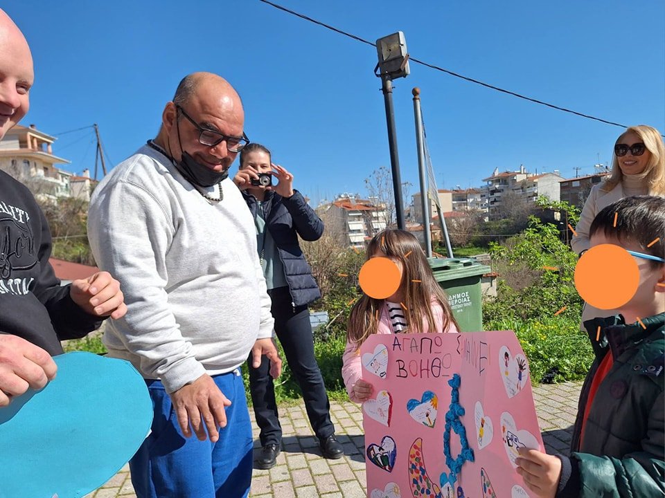 21 Μαρτίου, Παγκόσμια ημέρα ατόμων με Σύνδρομο Down, τραγουδώντας τα Χελιδονισματα μαζί με τα παιδιά του Νηπιαγωγείου