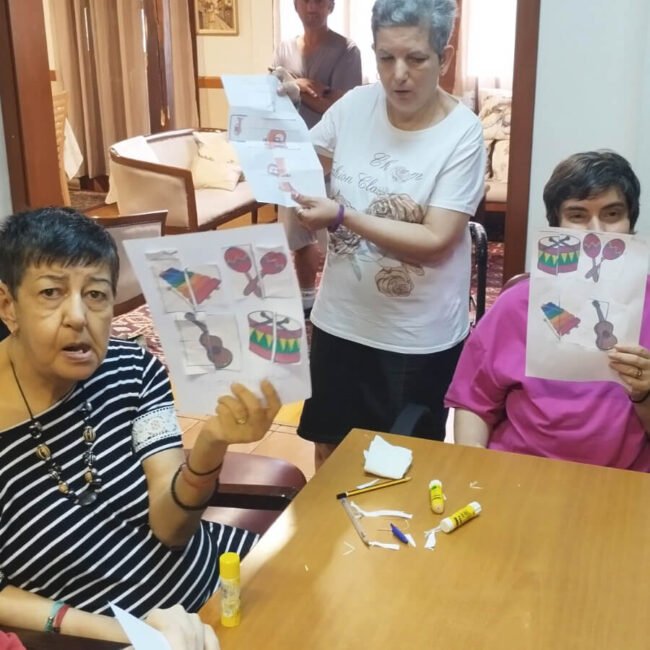 Ζωγραφίζουμε, κόβουμε και κολλάμε μουσικά όργανα
