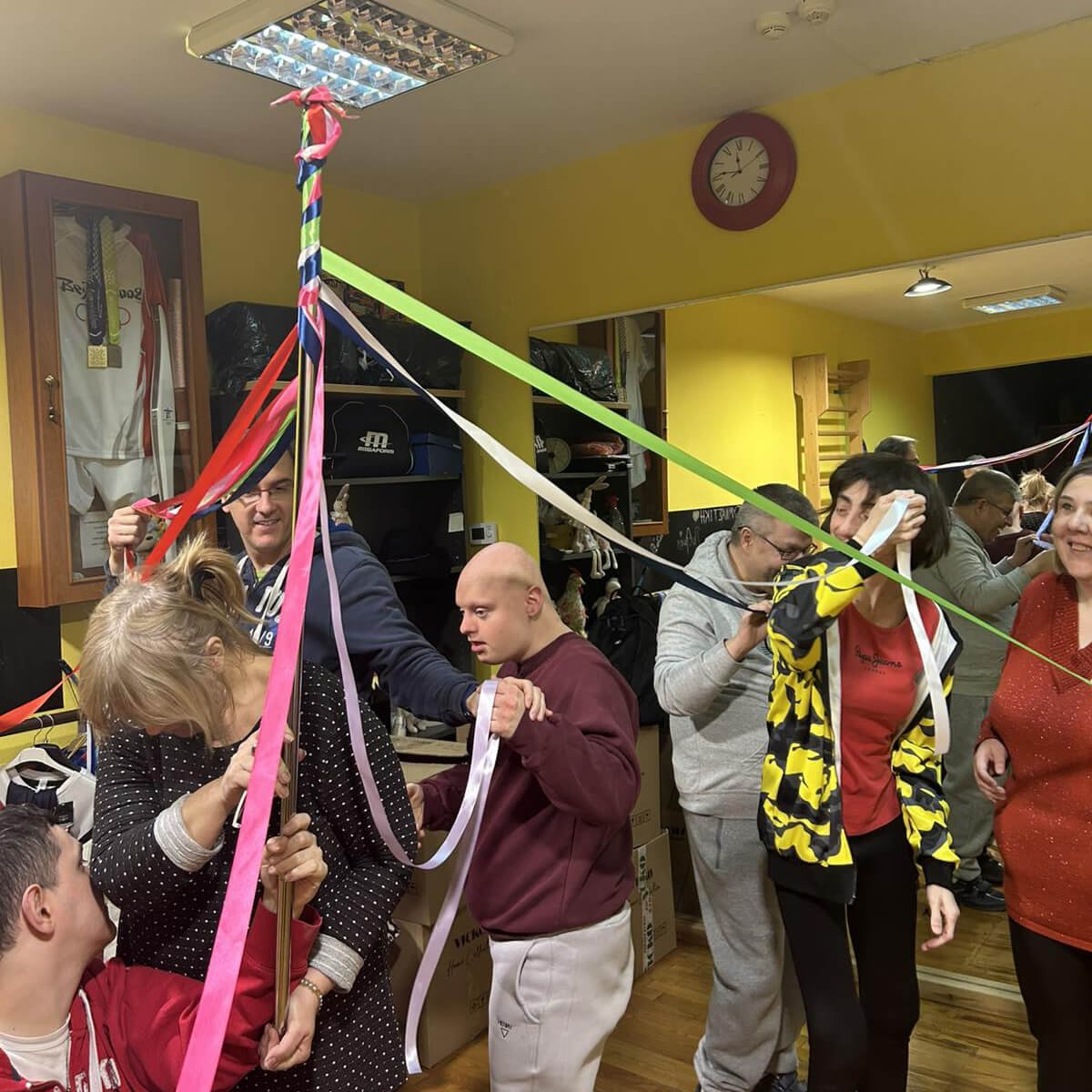 Χορέψαμε το παραδοσιακό γαϊτανάκι