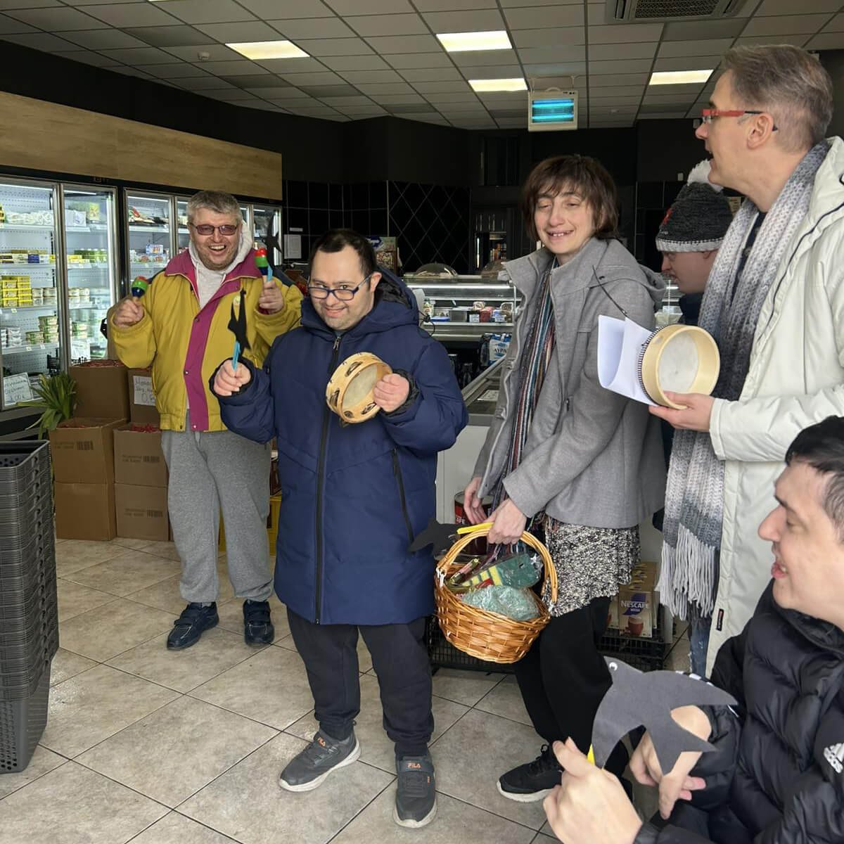 Τραγουδήσαμε τα χελιδονίσματα στη γειτονιά μας